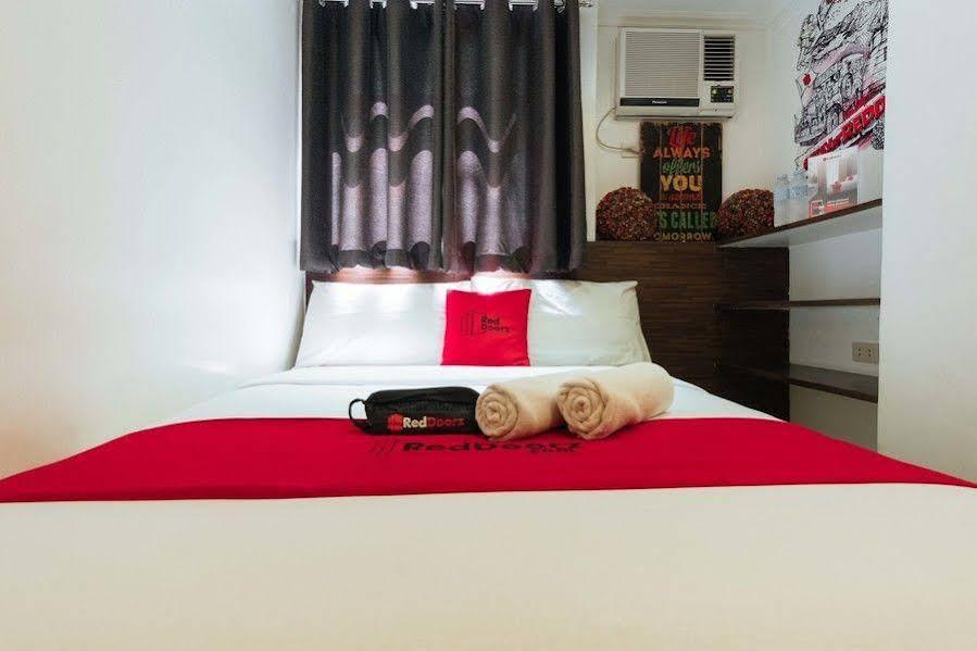 เรดดอร์ซ พลัส แอท โปบลาซิออน มากาตี Hotel Makati City ภายนอก รูปภาพ