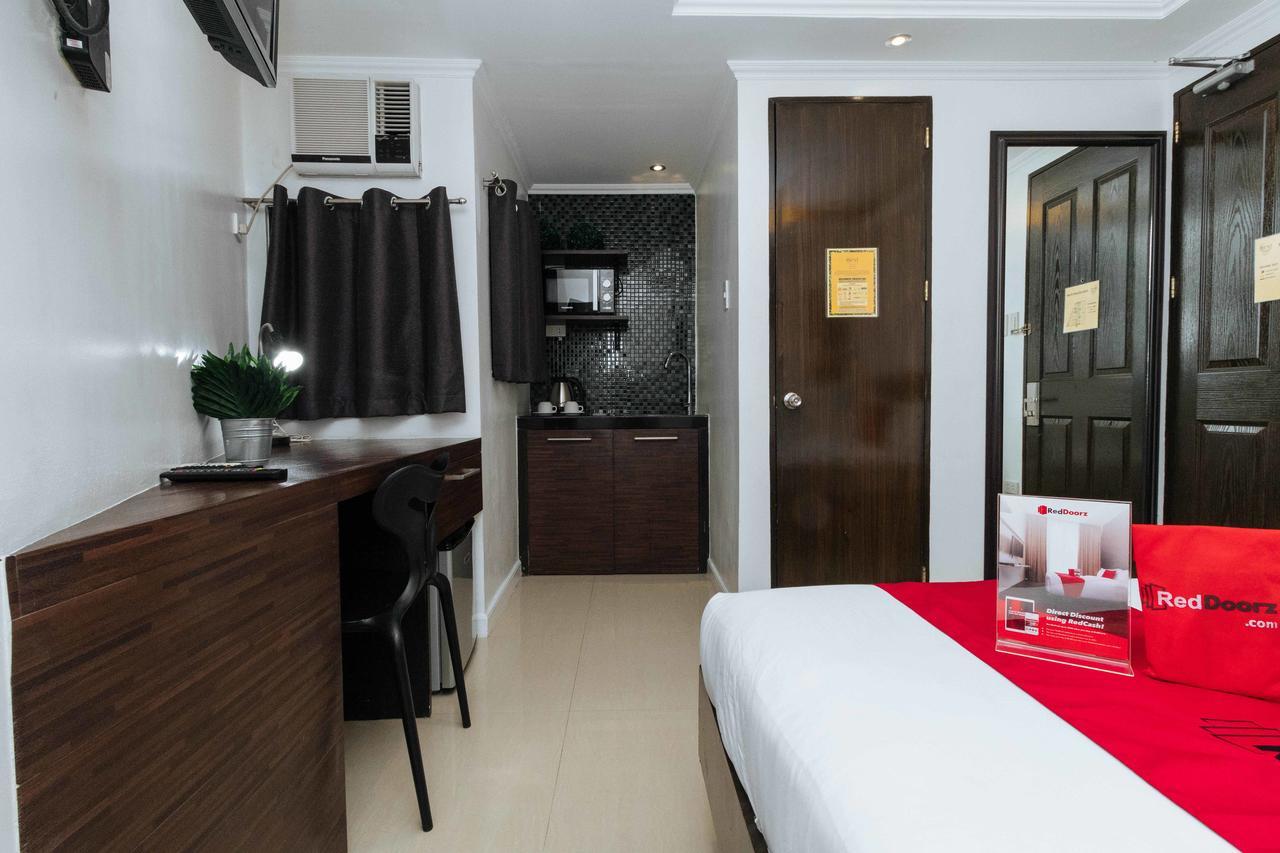 เรดดอร์ซ พลัส แอท โปบลาซิออน มากาตี Hotel Makati City ภายนอก รูปภาพ