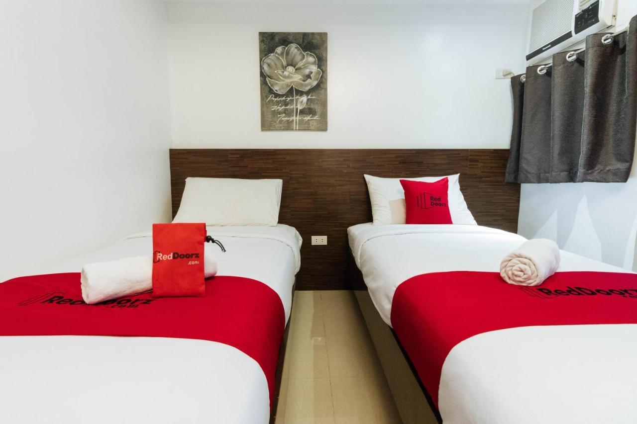 เรดดอร์ซ พลัส แอท โปบลาซิออน มากาตี Hotel Makati City ภายนอก รูปภาพ