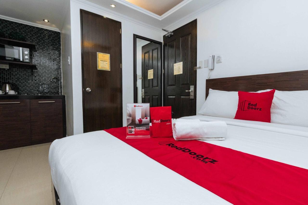 เรดดอร์ซ พลัส แอท โปบลาซิออน มากาตี Hotel Makati City ภายนอก รูปภาพ