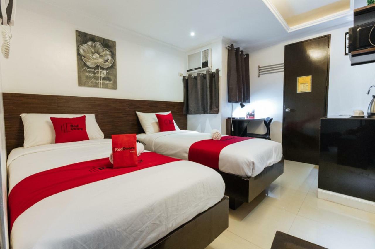 เรดดอร์ซ พลัส แอท โปบลาซิออน มากาตี Hotel Makati City ภายนอก รูปภาพ