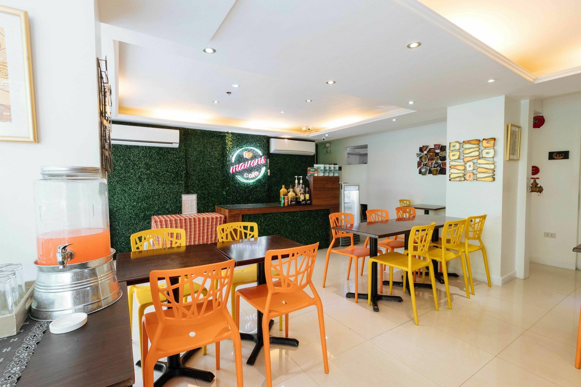 เรดดอร์ซ พลัส แอท โปบลาซิออน มากาตี Hotel Makati City ภายนอก รูปภาพ